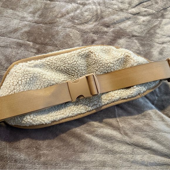 Time and Tru Fleece Lined Fanny Pack Tan/ Beige - Picture 4 of 4